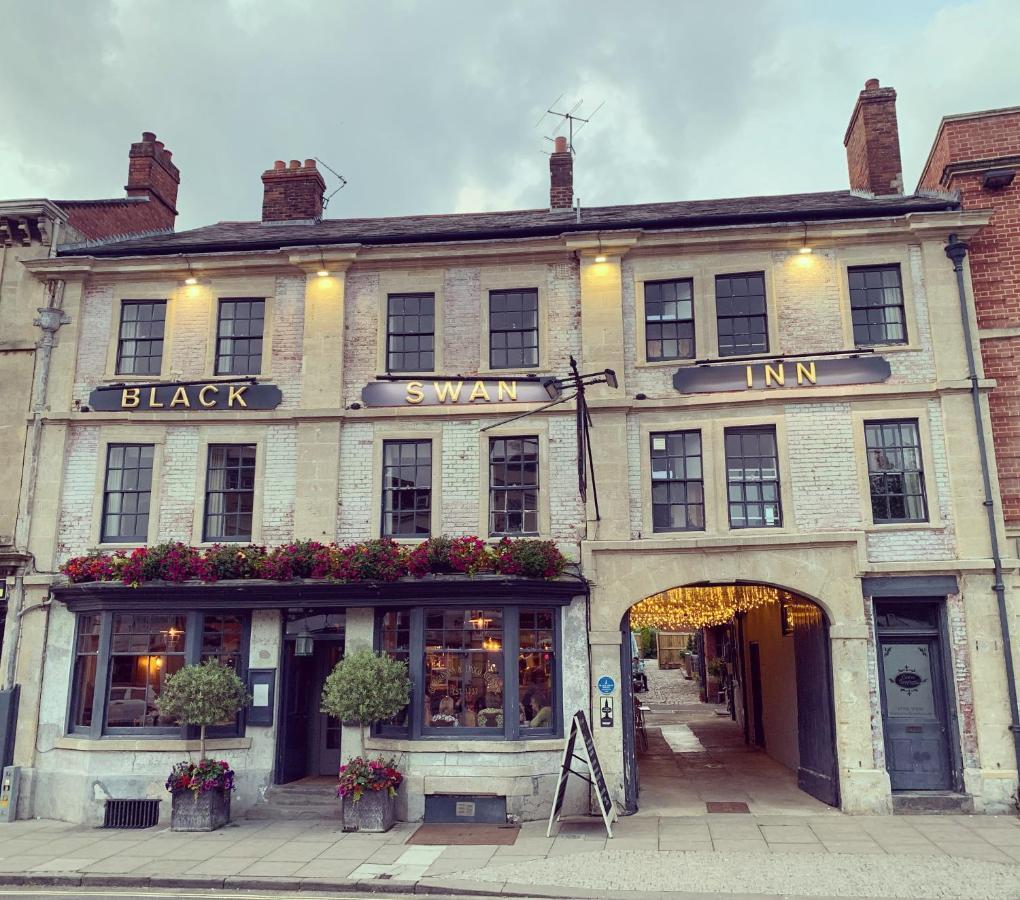 The Black Swan Inn Devizes Bagian luar foto