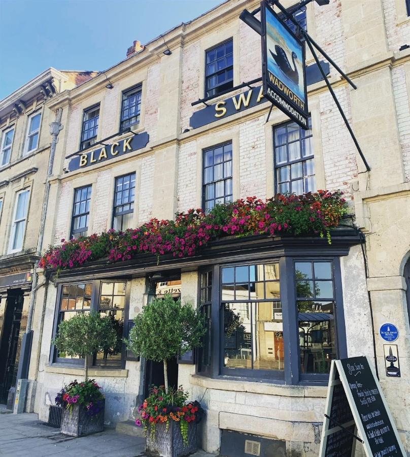 The Black Swan Inn Devizes Bagian luar foto