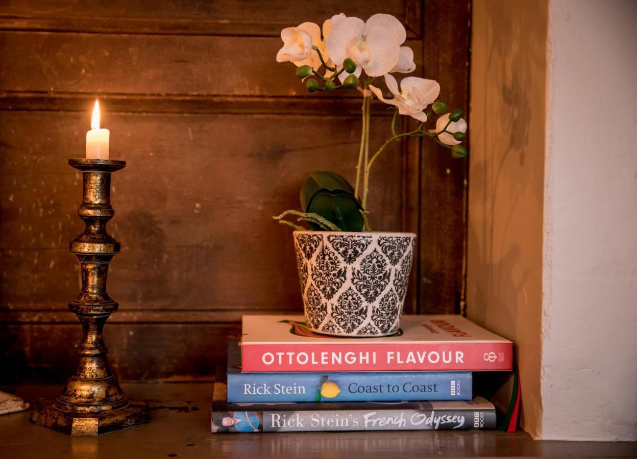 The Black Swan Inn Devizes Bagian luar foto