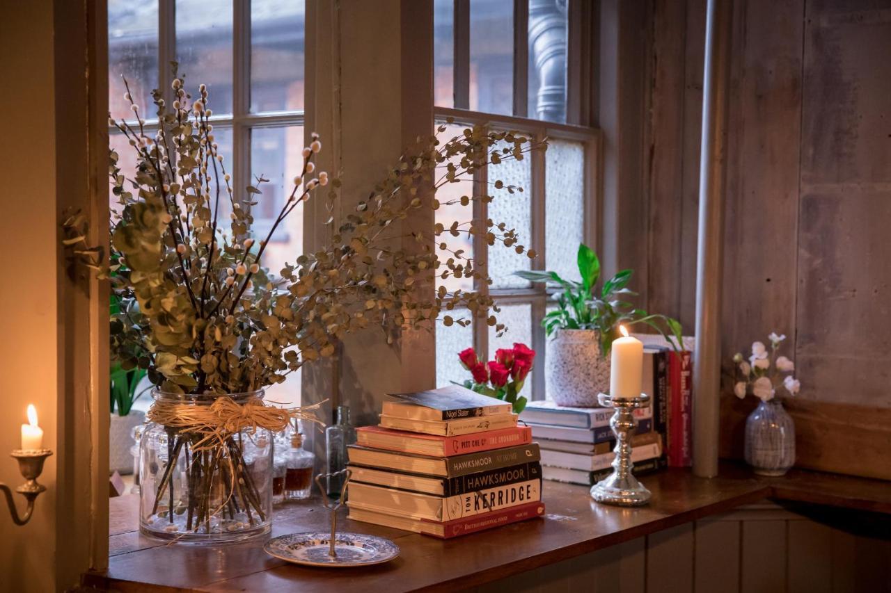 The Black Swan Inn Devizes Bagian luar foto