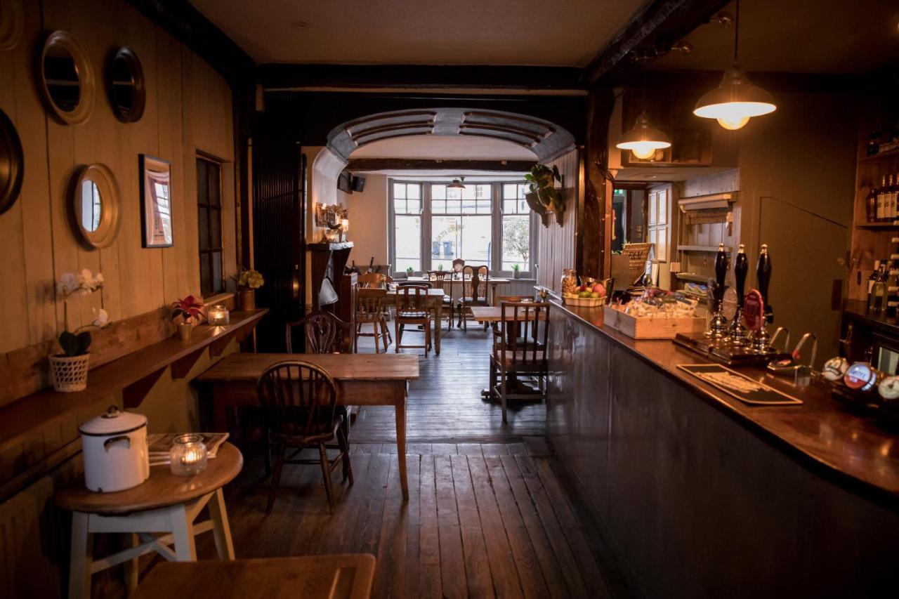 The Black Swan Inn Devizes Bagian luar foto