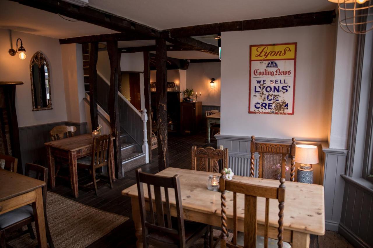 The Black Swan Inn Devizes Bagian luar foto