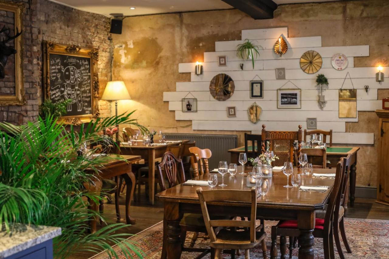 The Black Swan Inn Devizes Bagian luar foto