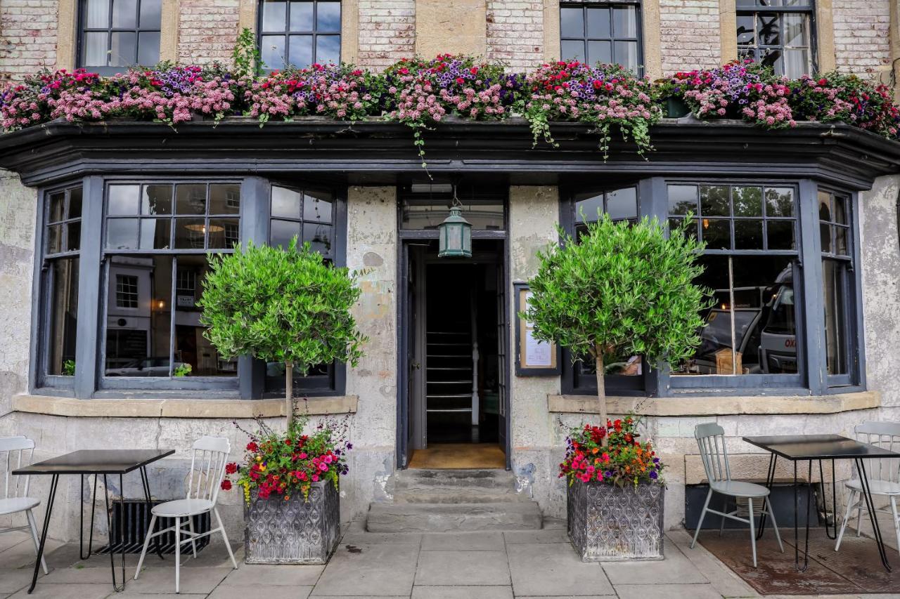 The Black Swan Inn Devizes Bagian luar foto