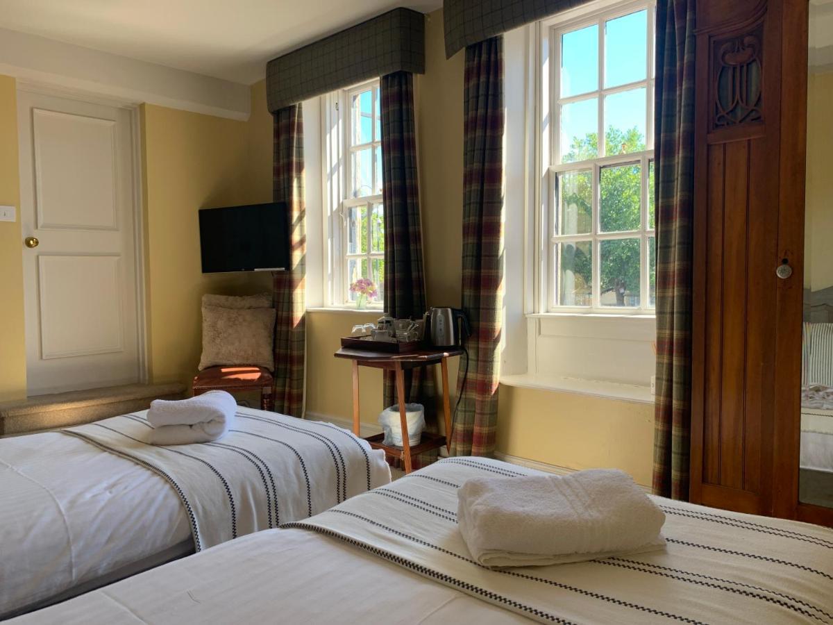 The Black Swan Inn Devizes Bagian luar foto