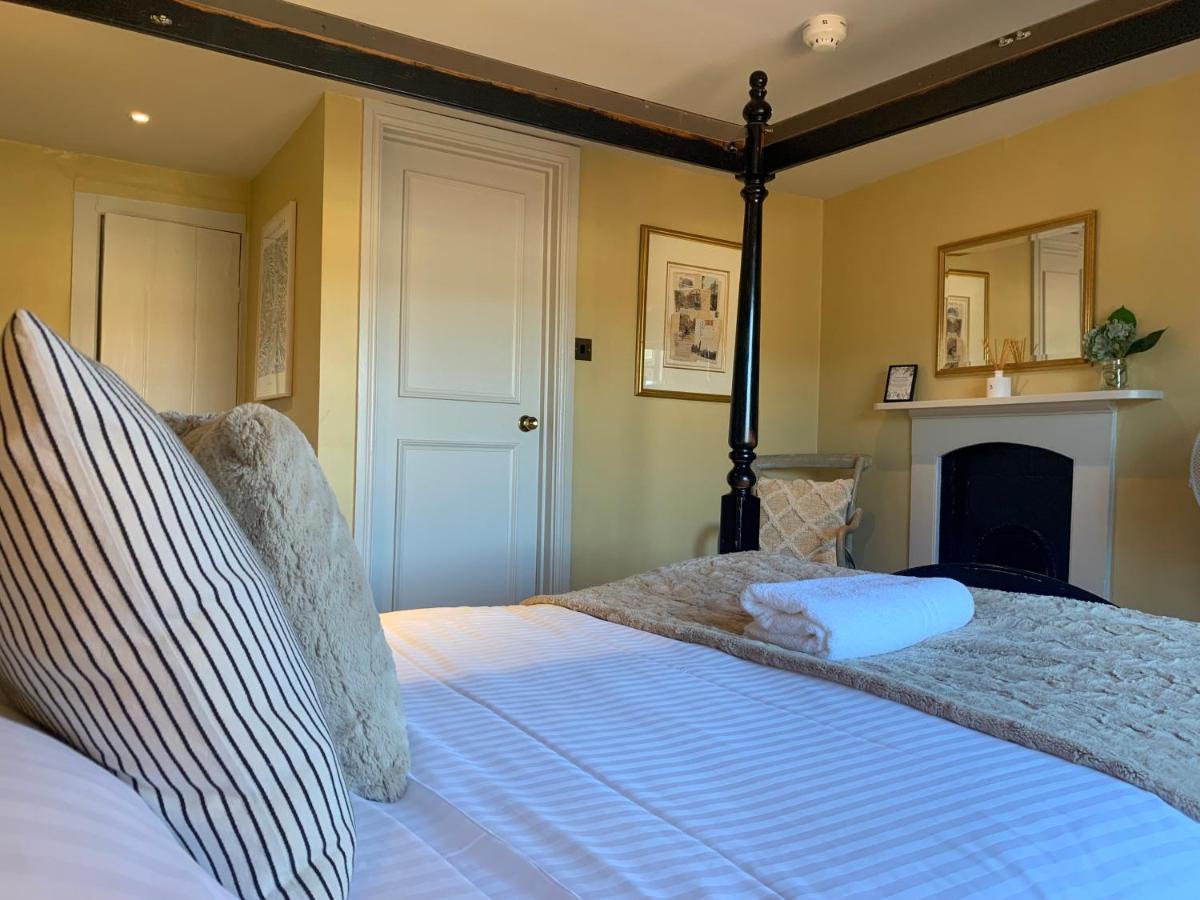 The Black Swan Inn Devizes Bagian luar foto