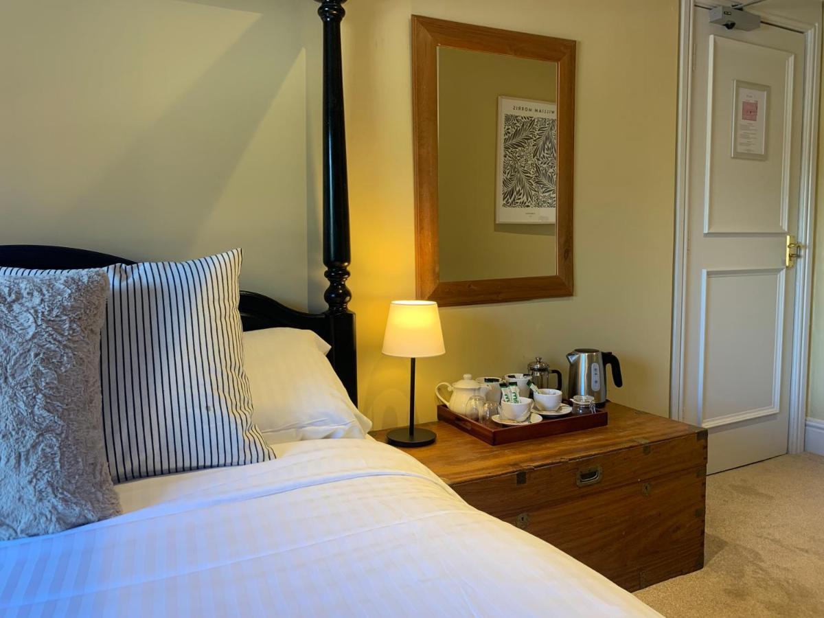 The Black Swan Inn Devizes Bagian luar foto